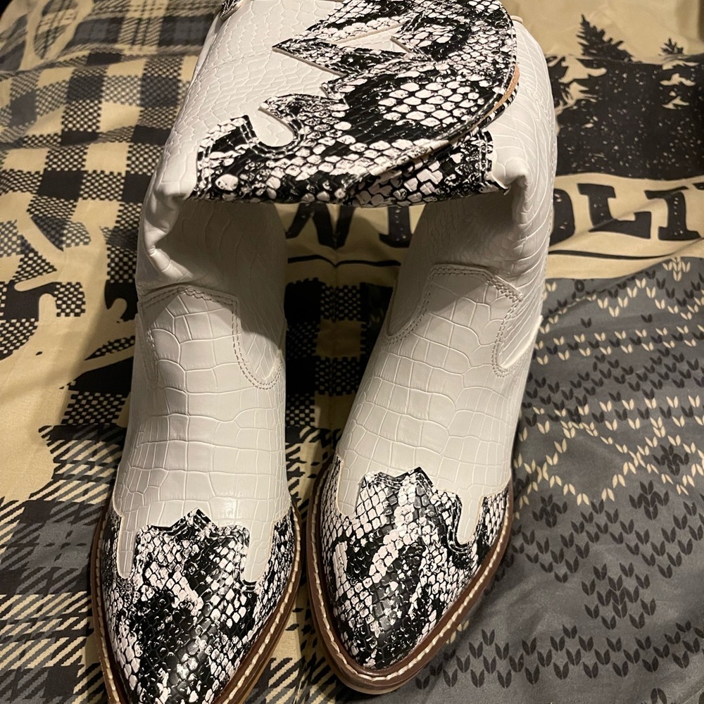 A rider girl snake print boot. Size 8